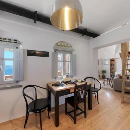 Beautiful In With Sea Views Apartment